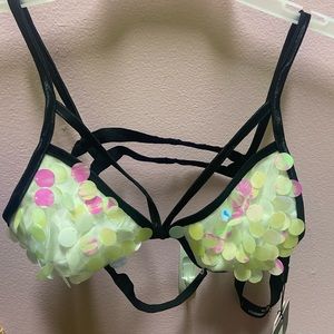 Pretty little thing (White) SEQUIN BRA TOP